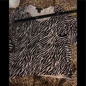 Silx by August Silk size XL animal print black & white scoop neck 3/4 sleeve